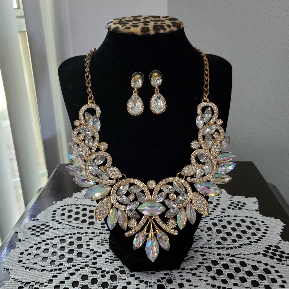 GORGEOUS Opalescent/Clear Rhinestone Necklace & Earrings Set